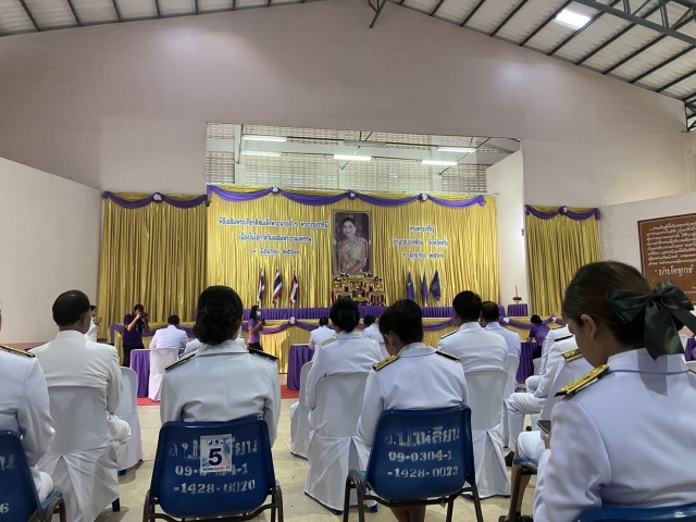 พิธีถวายเครื่องราชสักการะและวางพานพุ่มและพิธีจุดเทียนถวายพระพรชัยมงคล