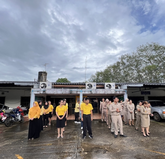 กิจกรรมเคารพธงชาติ เพื่อแสดงถึงความจงรักภักดีต่อชาติ ศาสนา และพระมหากษัตริย์